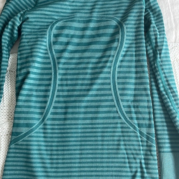 Swiftly T Lululemon top - Picture 2 of 5